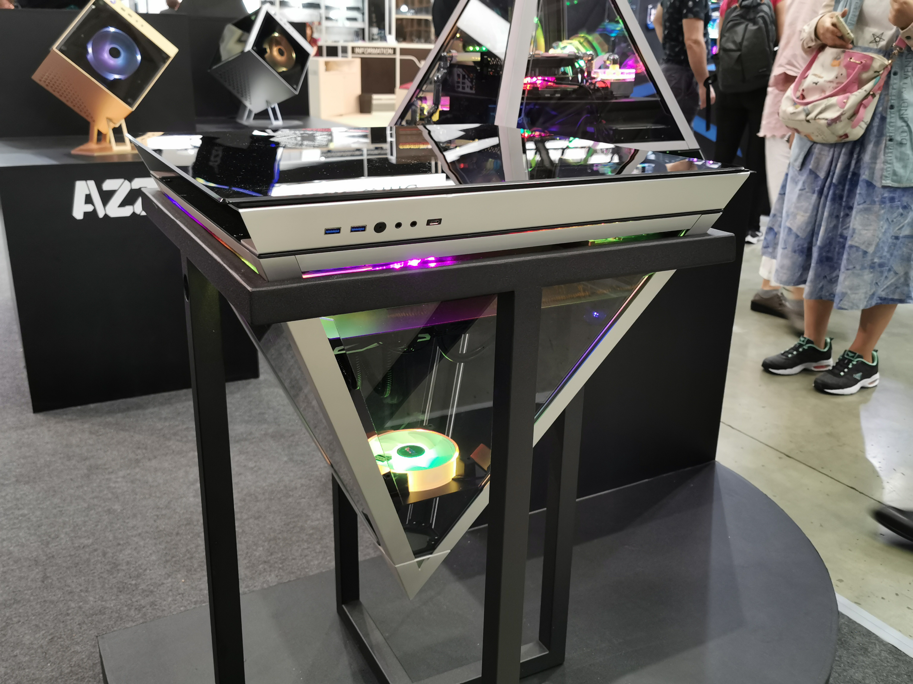 Azza's Pyramid Chassis: The Up-Side Down Case, But Also a Table?